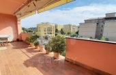 00207, Bilocale con ampia terrazza vivibile in zona ben servita di Albenga
