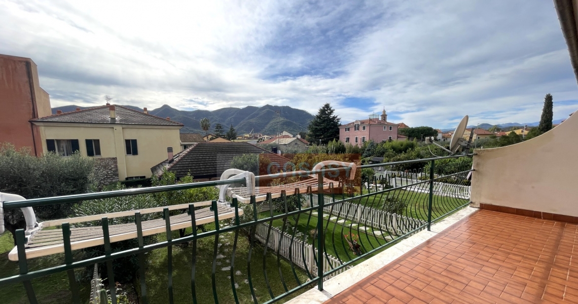 albenga_villa_vendita_giardino_terrazzo_box_654_2